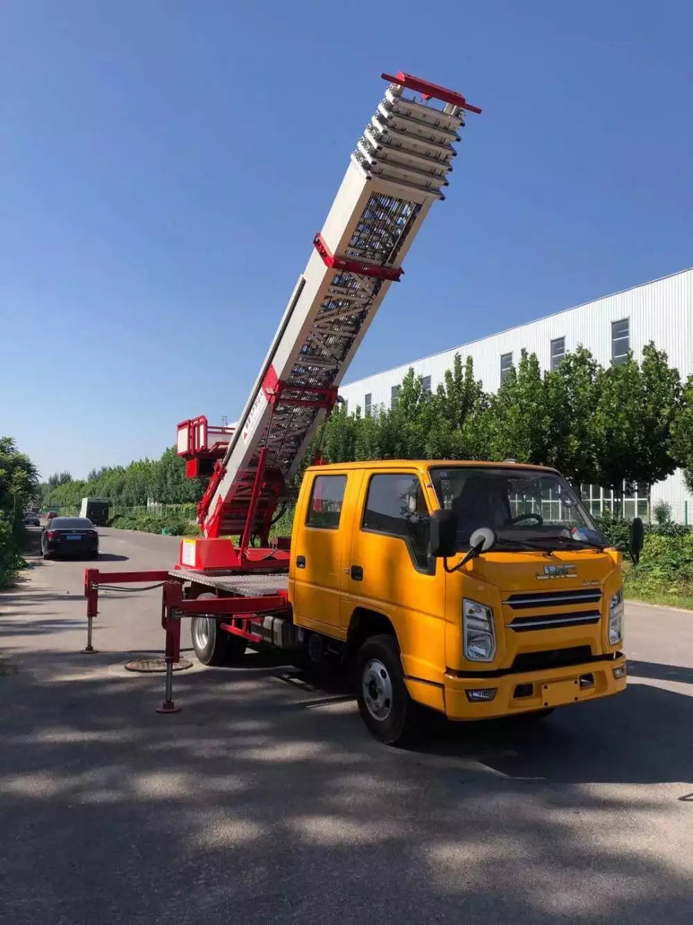 福鼎附近的云梯车出租服务：轻松解决高空作业需求