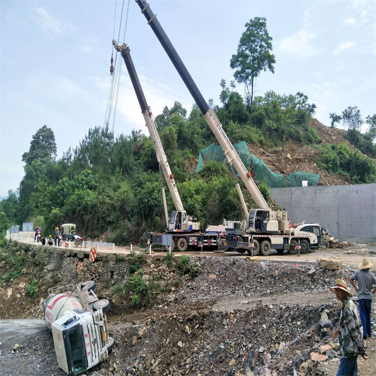 福鼎汽车掉沟里叫吊车救援要多少钱